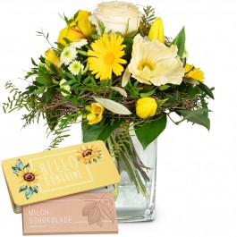 March Bouquet of the Month with bar of chocolate «Hello Suns, March Bouquet of the Month with bar of chocolate «Hello Suns