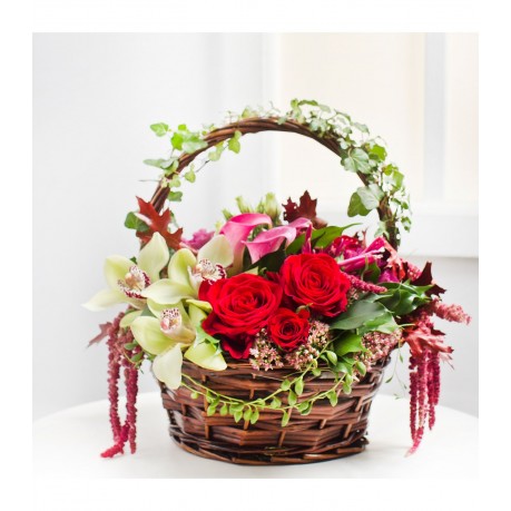 Wonderful Flower Arrangement in Basket, Wonderful Flower Arrangement in Basket