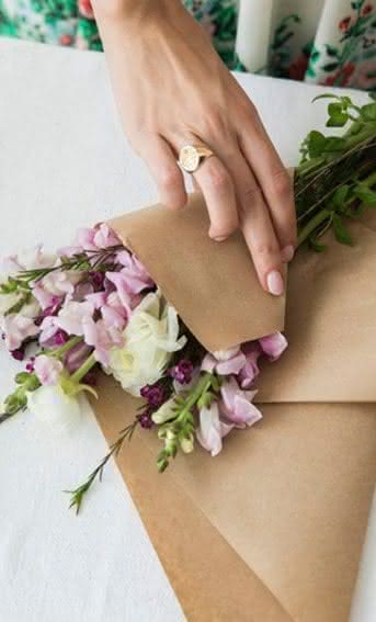 Por quê oferecer flores frescas em vez de flores artificiais?
