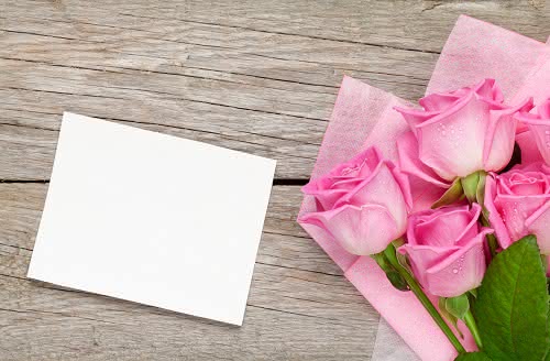 Ramos de flores com uma mensagem para agradecer a mulheres