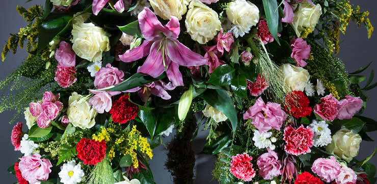 Enviar coroa de flores para um funeral ao velorio