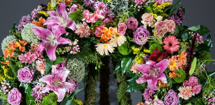 Enviar coroa de flores para um funeral ao velorio