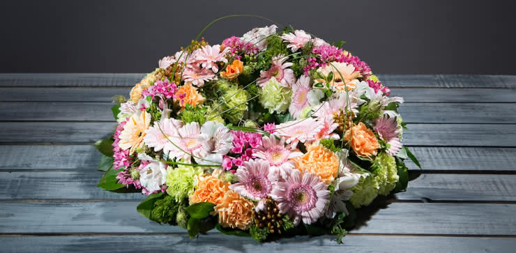Enviar coroa de flores para um funeral ao velorio