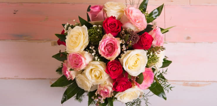 Enviar arranjo de rosas ao domicílio
