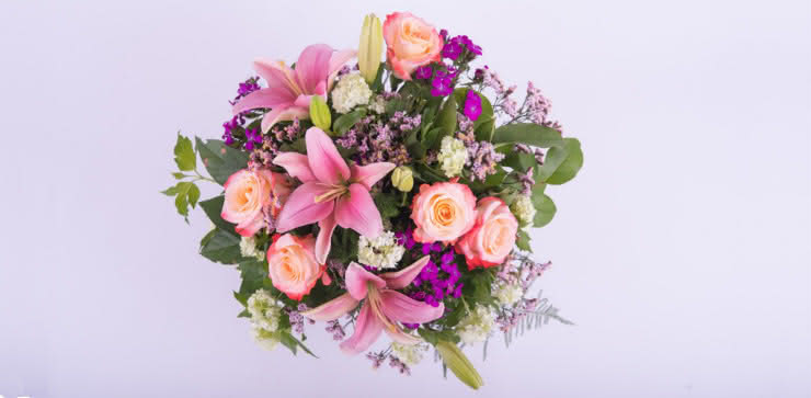 Enviar rosas e liliums ao domicílio